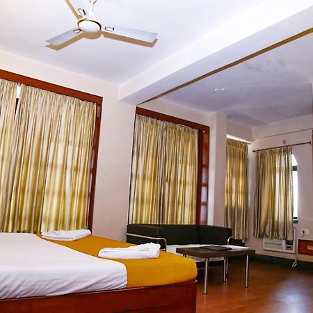 Fabhotel Shivangan Kolkata Airport - Fully Vaccinated Staff Exterior foto